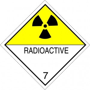 Nr 7D Storetikett för radioaktiva ämnen i klass 7